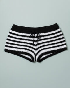 Short Rayado Blanco y Negro Crochet